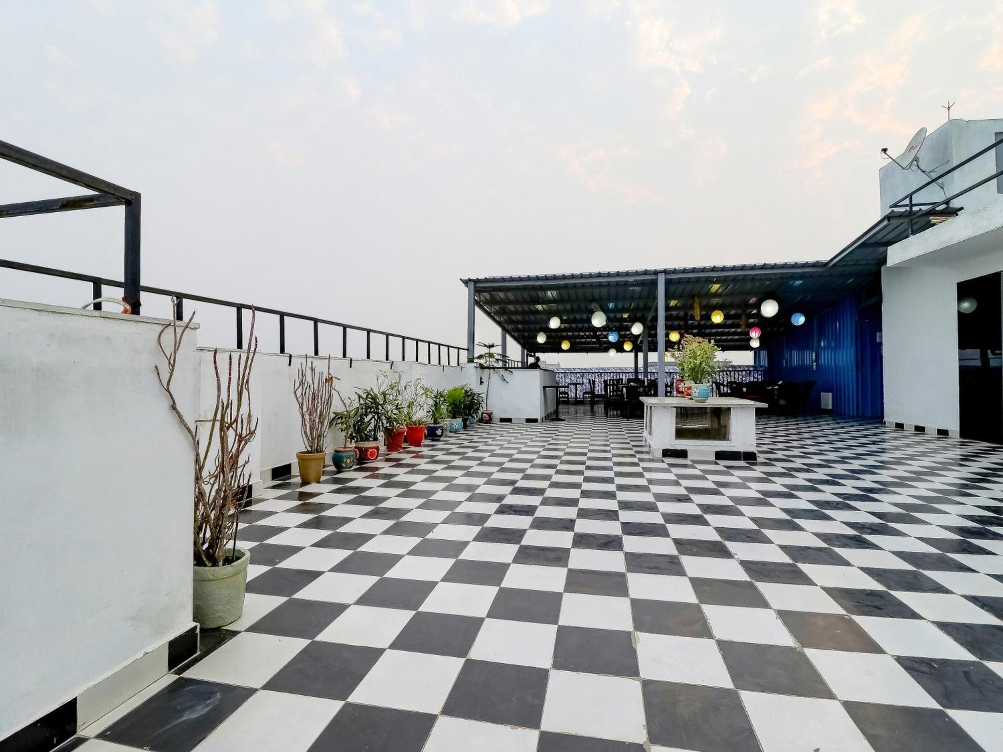 Treebo Rejoice 52 - 3Km From Huda City Metro Station Badshahpur 외부 사진