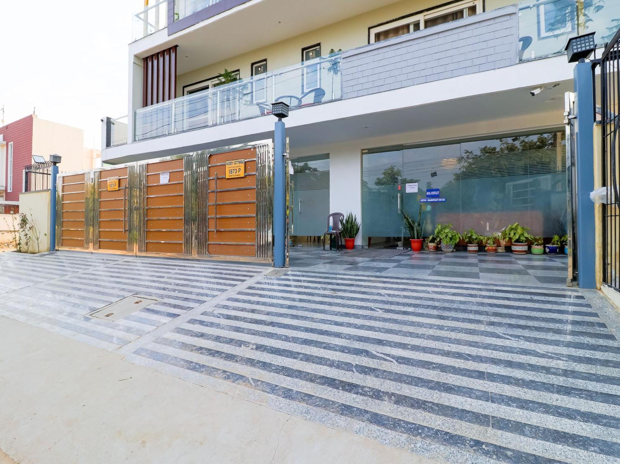 Treebo Rejoice 52 - 3Km From Huda City Metro Station Badshahpur 외부 사진