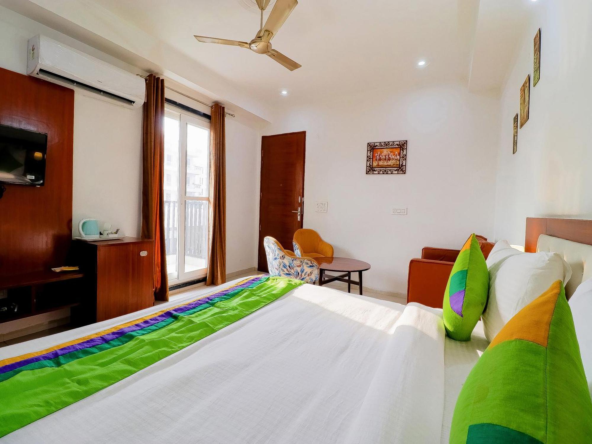 Treebo Rejoice 52 - 3Km From Huda City Metro Station Badshahpur 외부 사진