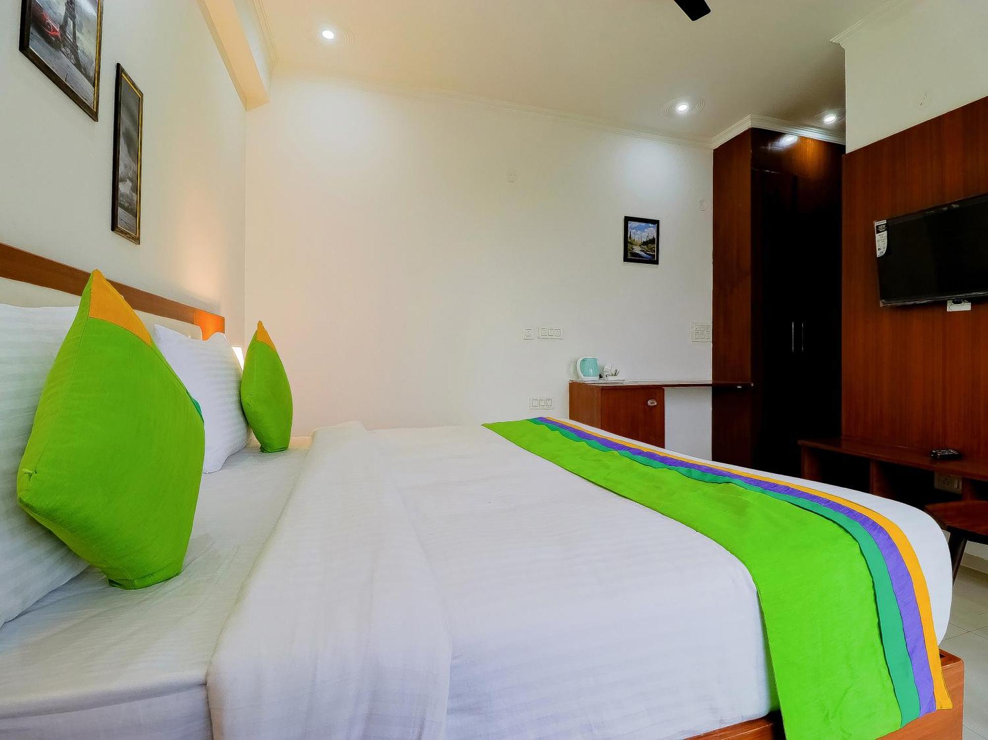 Treebo Rejoice 52 - 3Km From Huda City Metro Station Badshahpur 외부 사진