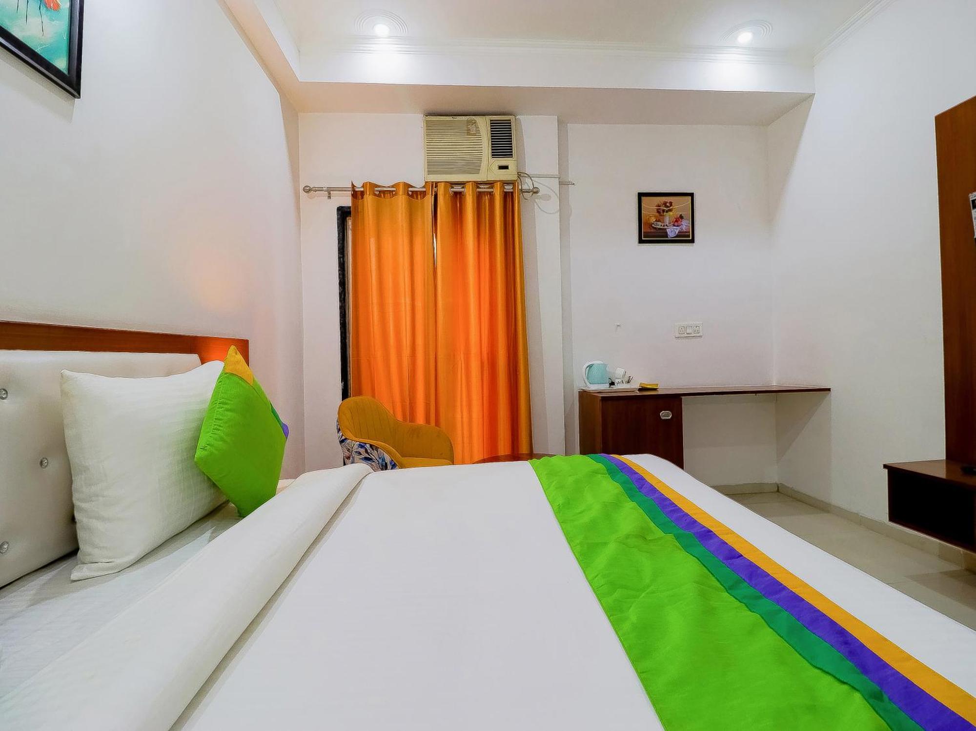 Treebo Rejoice 52 - 3Km From Huda City Metro Station Badshahpur 외부 사진