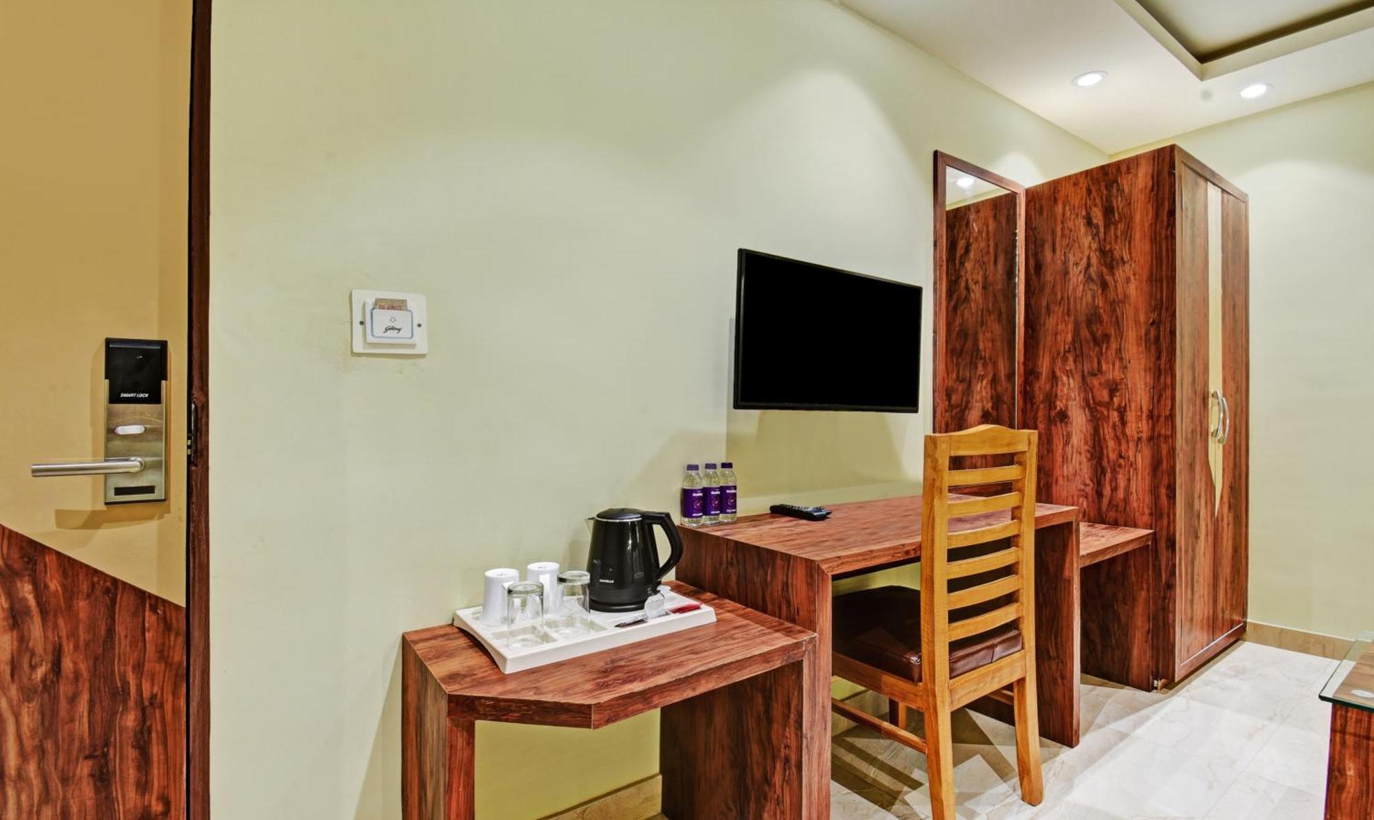 Treebo Rejoice 52 - 3Km From Huda City Metro Station Badshahpur 외부 사진