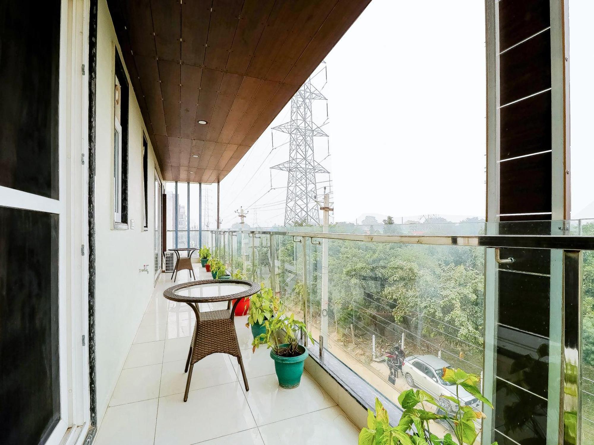 Treebo Rejoice 52 - 3Km From Huda City Metro Station Badshahpur 외부 사진