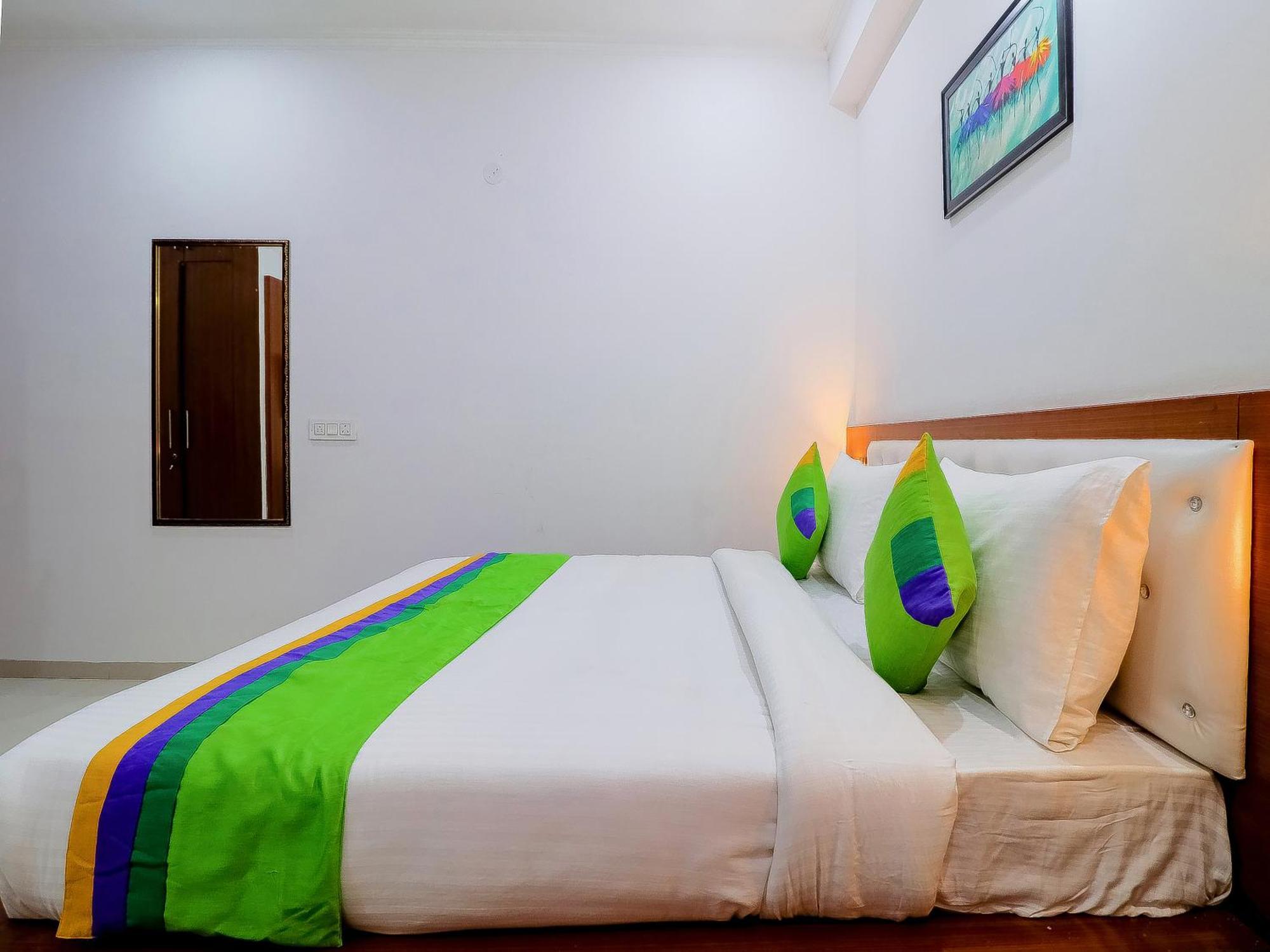 Treebo Rejoice 52 - 3Km From Huda City Metro Station Badshahpur 외부 사진