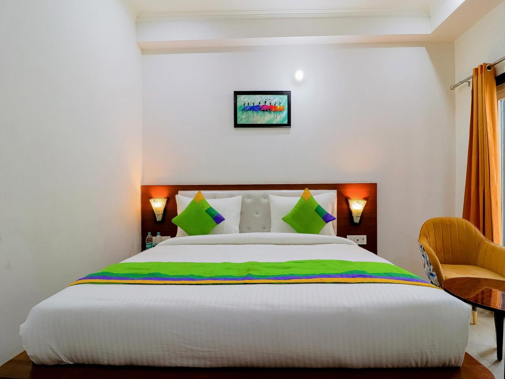 Treebo Rejoice 52 - 3Km From Huda City Metro Station Badshahpur 외부 사진