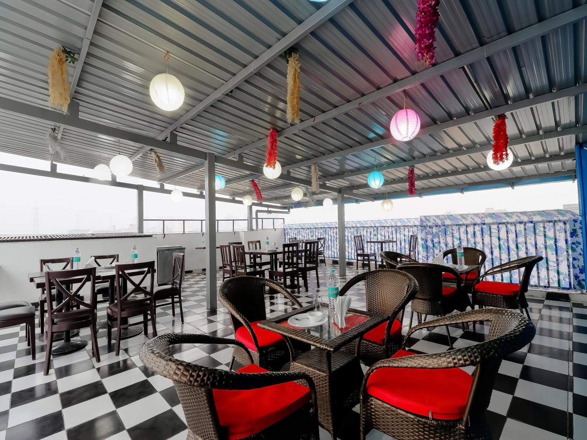 Treebo Rejoice 52 - 3Km From Huda City Metro Station Badshahpur 외부 사진