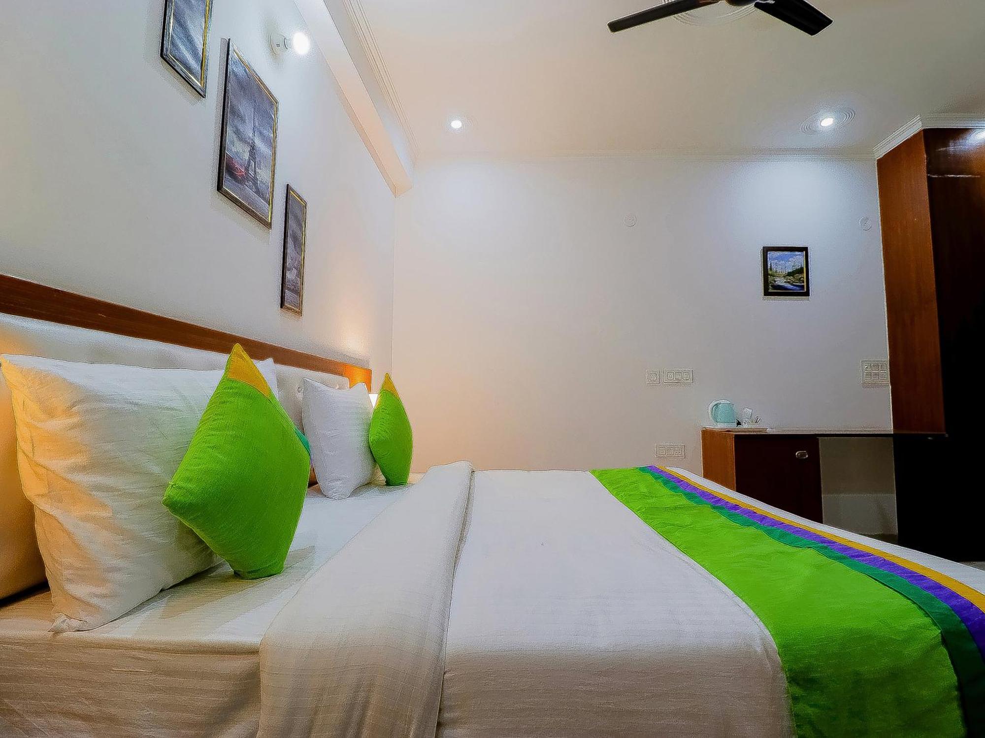 Treebo Rejoice 52 - 3Km From Huda City Metro Station Badshahpur 외부 사진