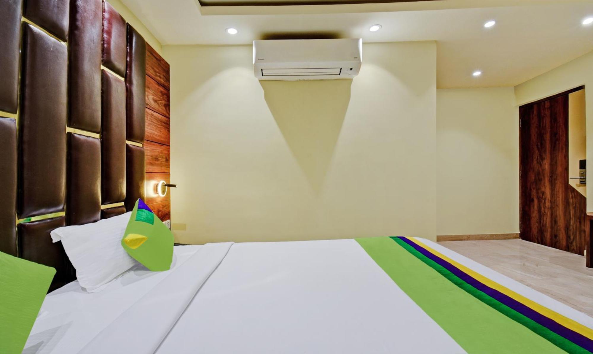 Treebo Rejoice 52 - 3Km From Huda City Metro Station Badshahpur 외부 사진
