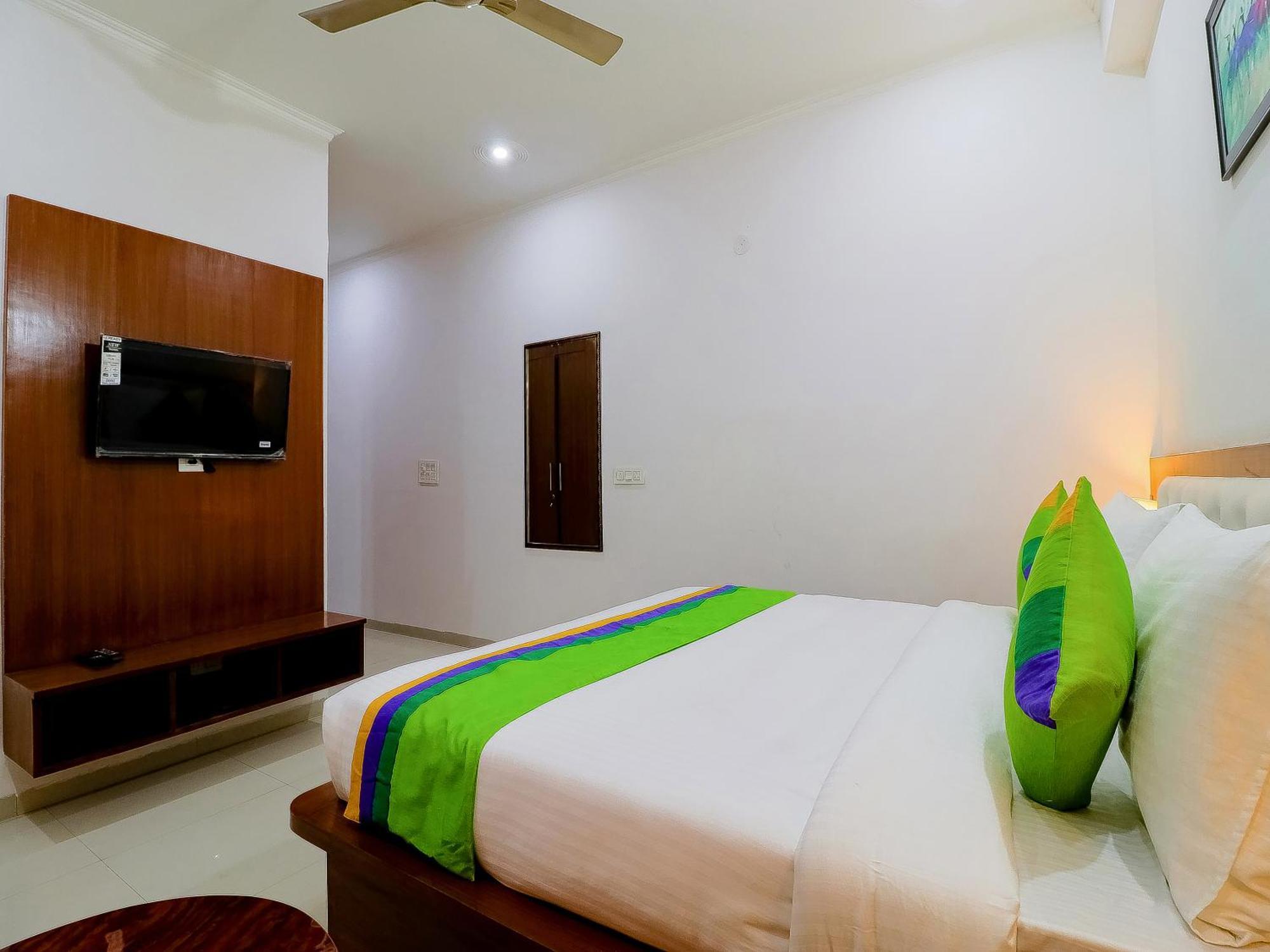 Treebo Rejoice 52 - 3Km From Huda City Metro Station Badshahpur 외부 사진
